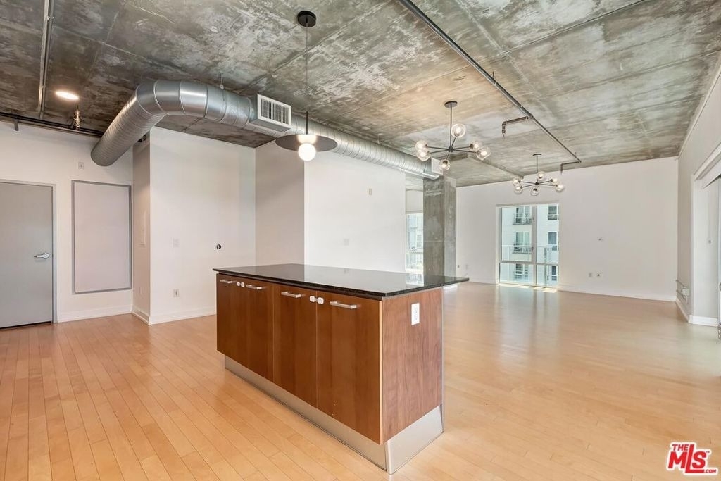 645 W 9th Street - Photo 14