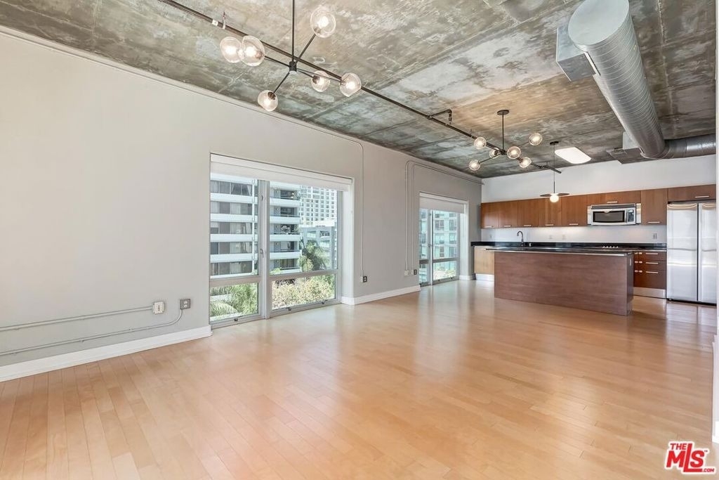 645 W 9th Street - Photo 6