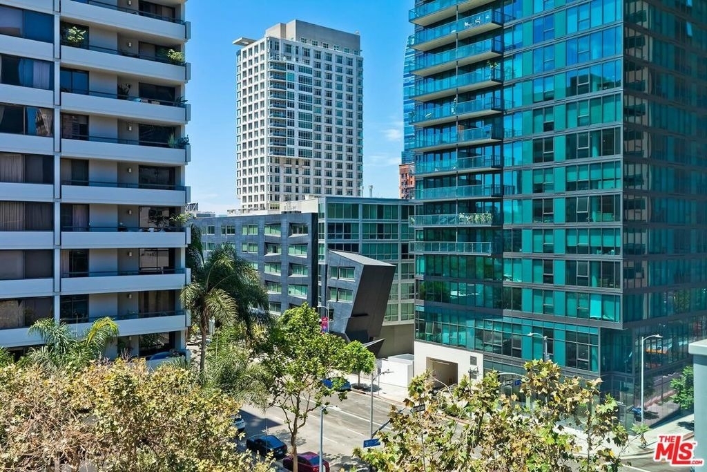 645 W 9th Street - Photo 9