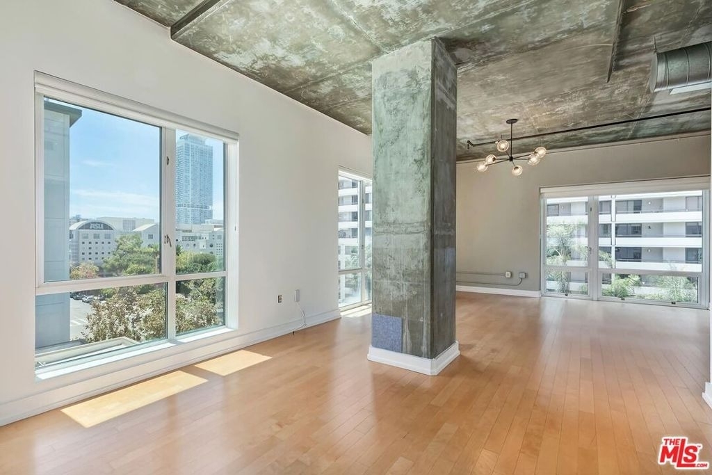 645 W 9th Street - Photo 16