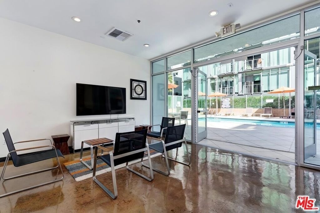 645 W 9th Street - Photo 31