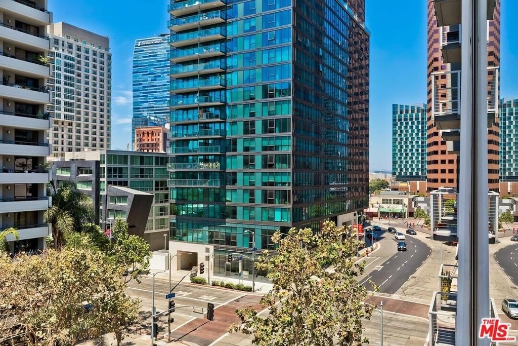645 W 9th Street - Photo 27