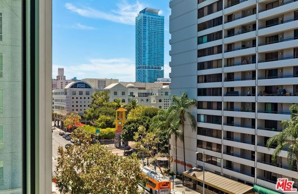 645 W 9th Street - Photo 21