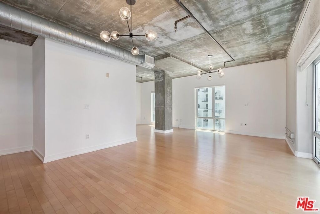 645 W 9th Street - Photo 4