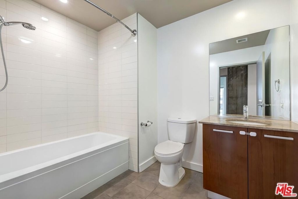 645 W 9th Street - Photo 22
