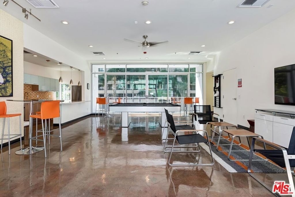 645 W 9th Street - Photo 32
