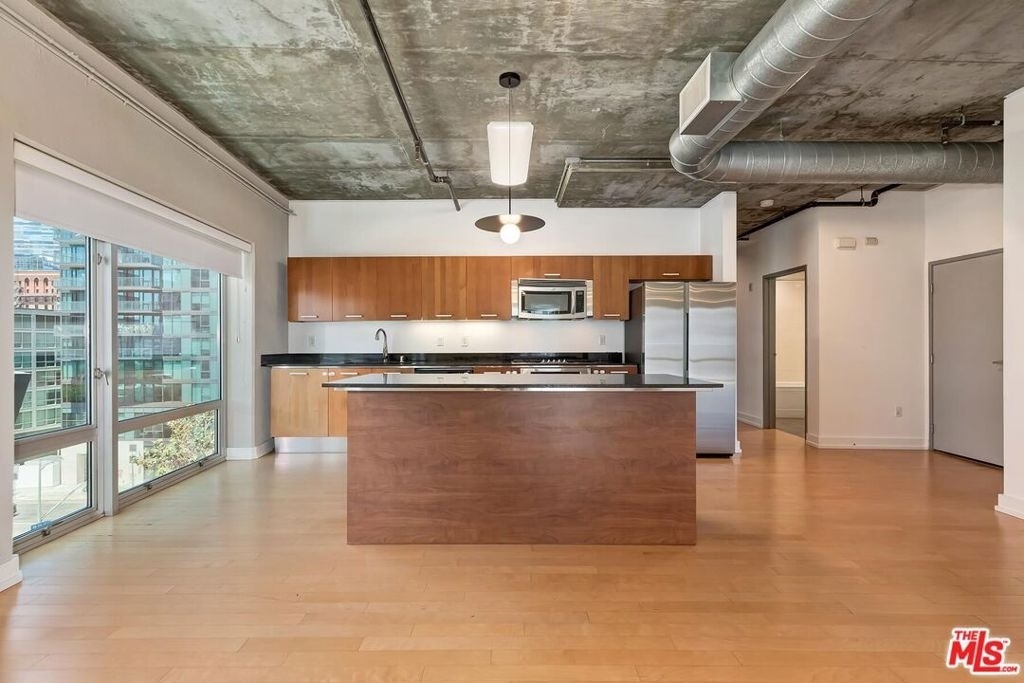 645 W 9th Street - Photo 2