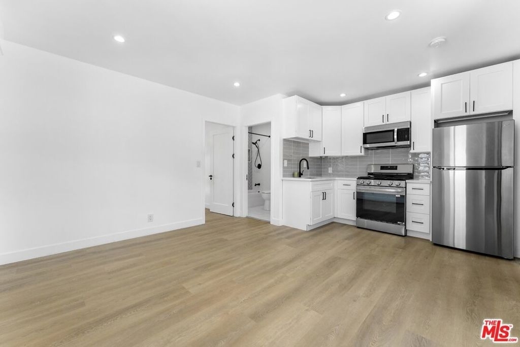 19433 Valerio Street - Photo 6