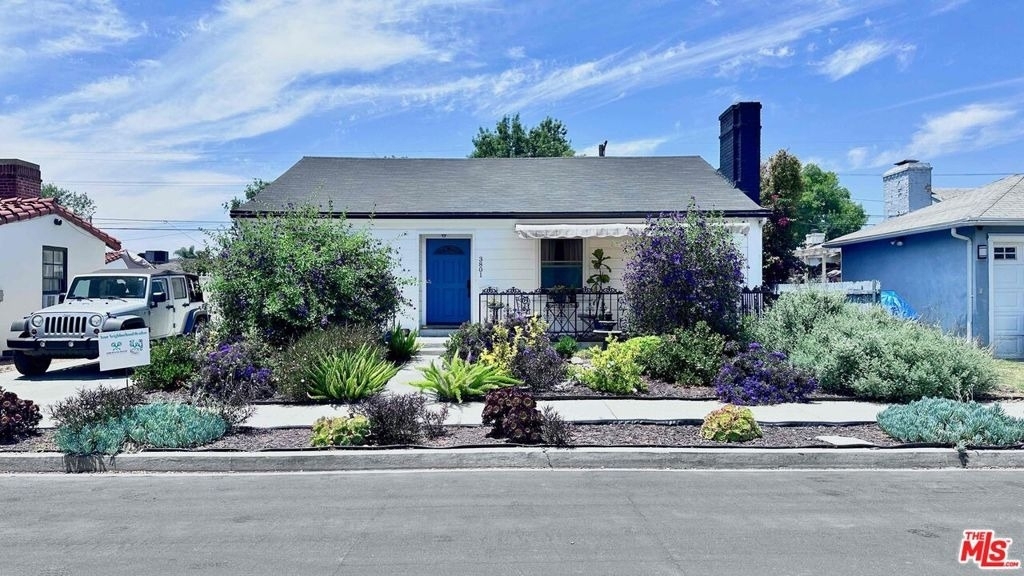 3801 Sutro Avenue - Photo 0