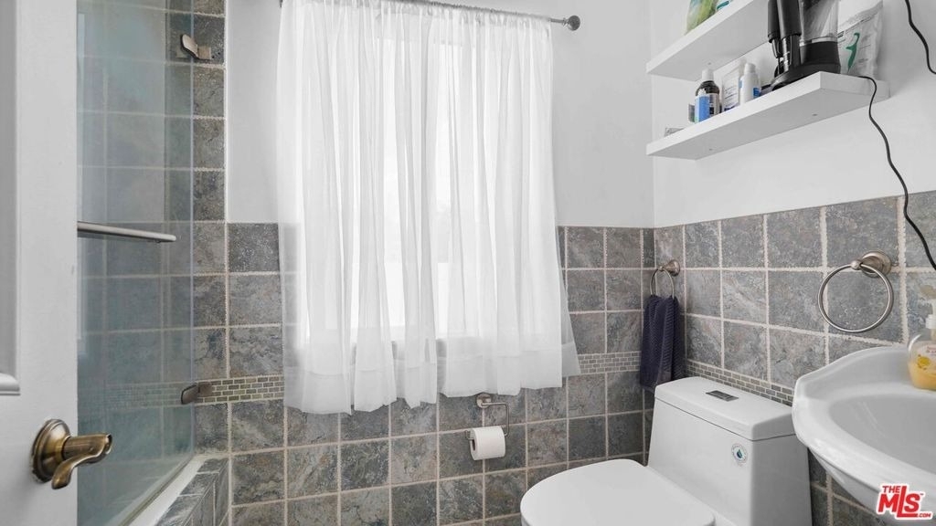 3801 Sutro Avenue - Photo 21