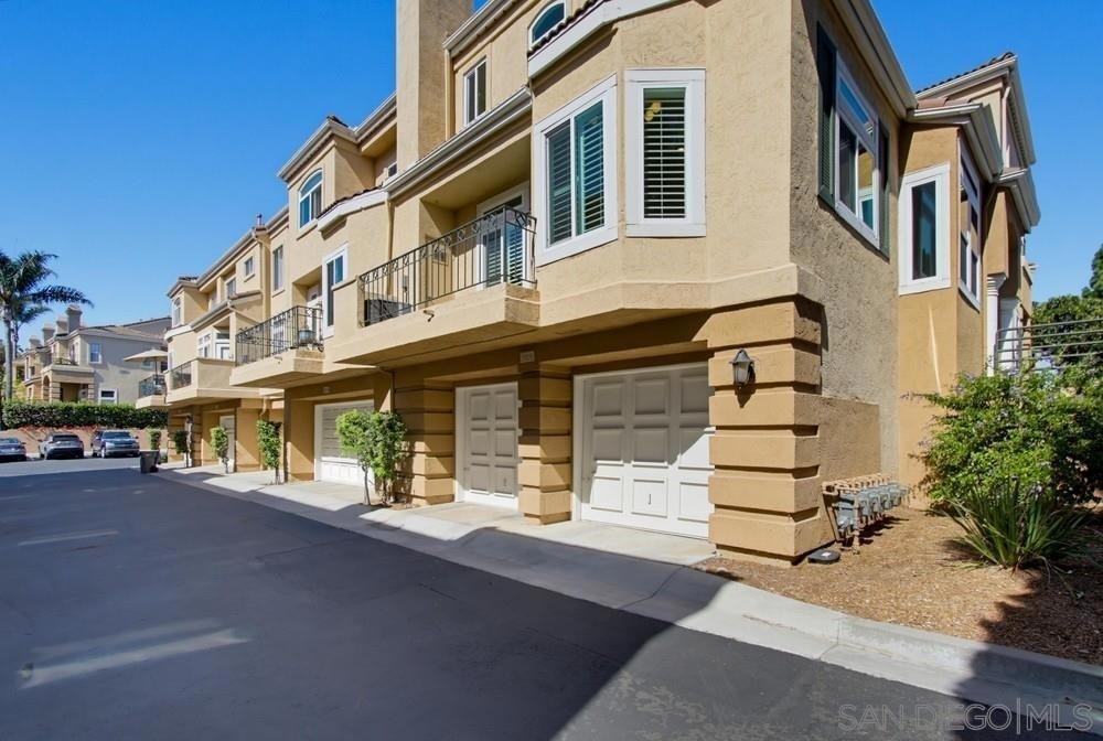 7130 Calabria Ct - Photo 4