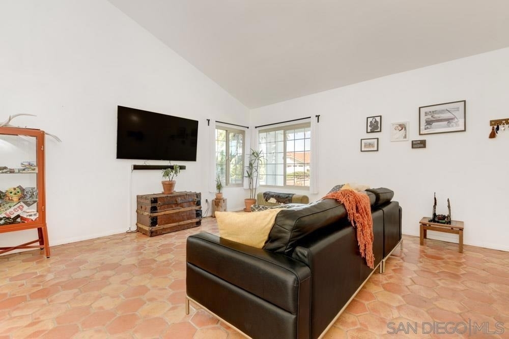 2735 Waterbury Way - Photo 2