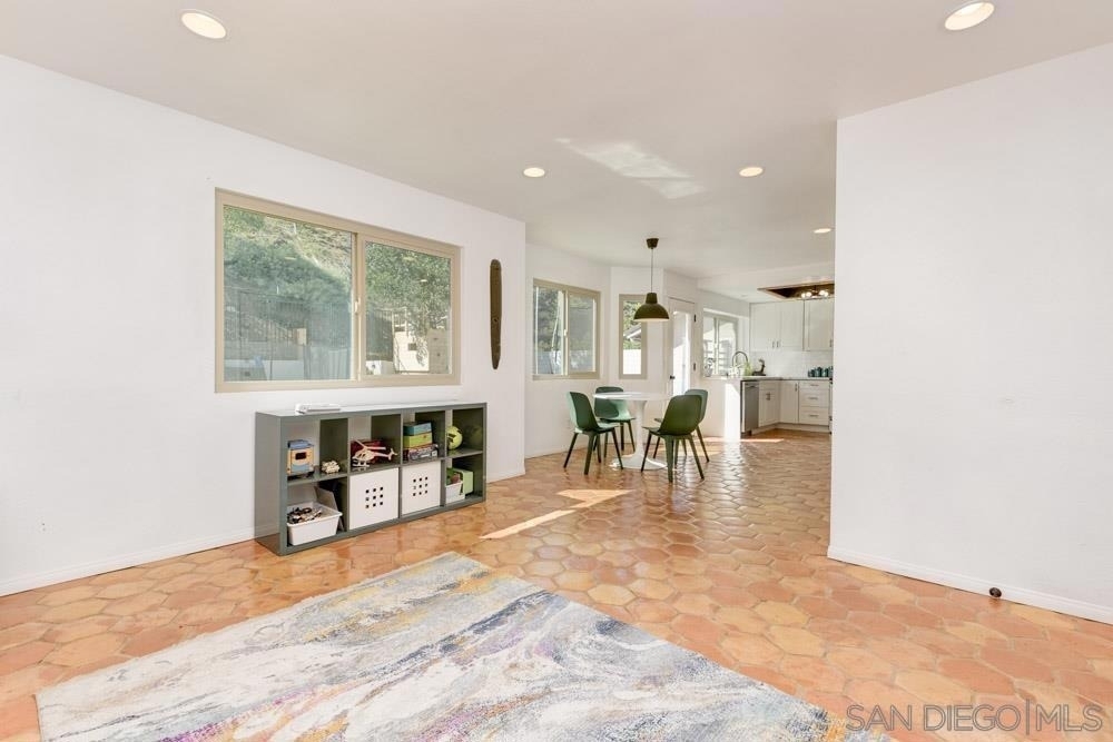 2735 Waterbury Way - Photo 14
