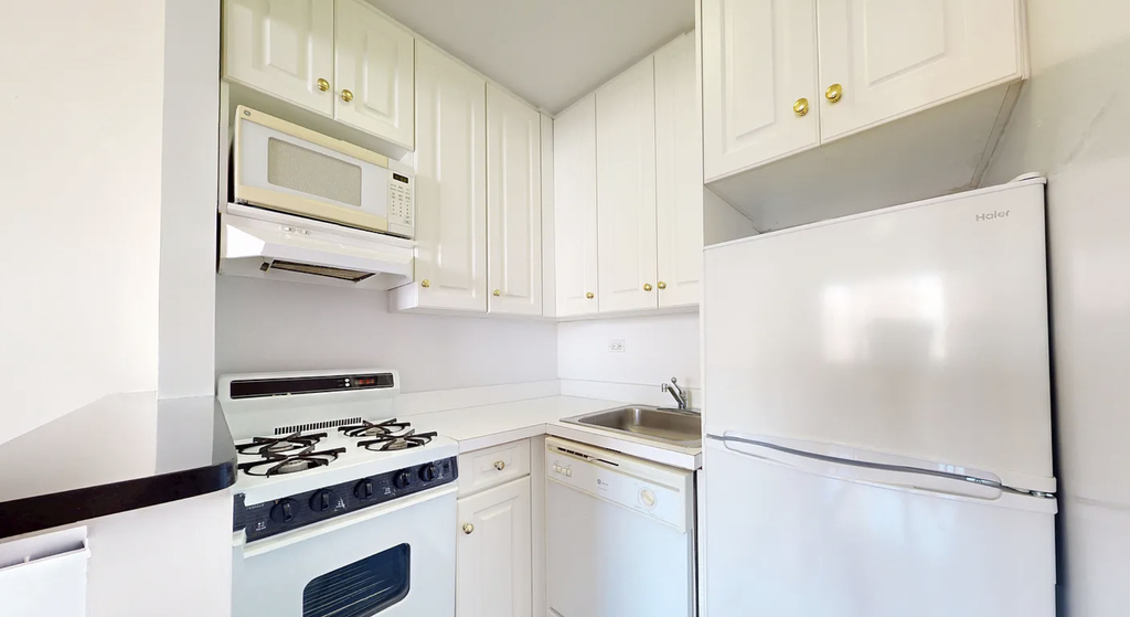  York Avenue - Photo 1
