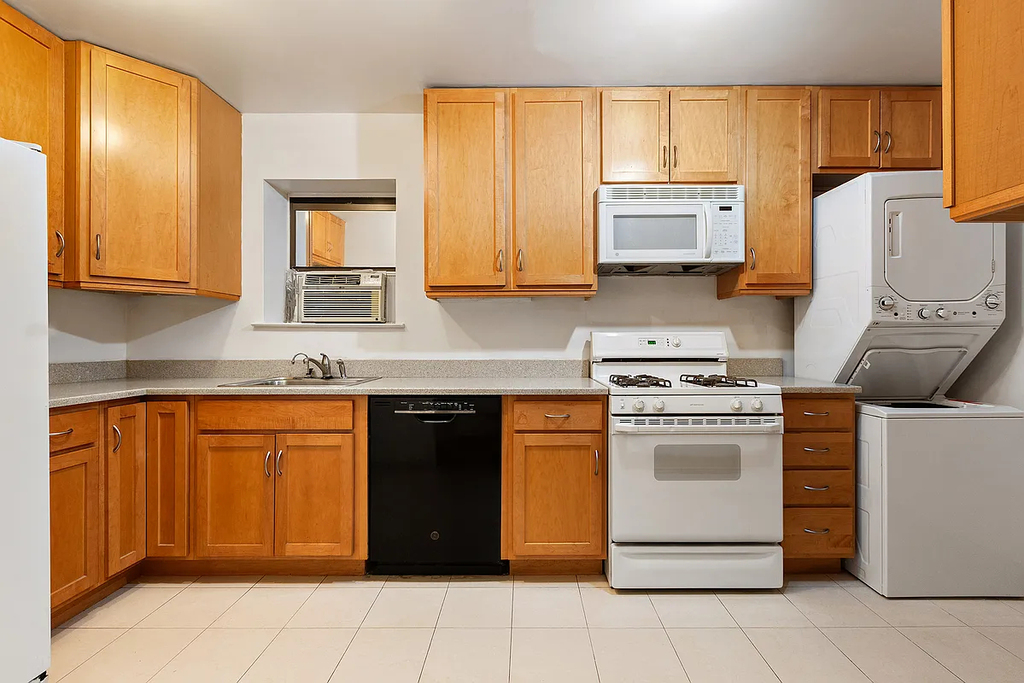701 10th Avenue - Photo 3
