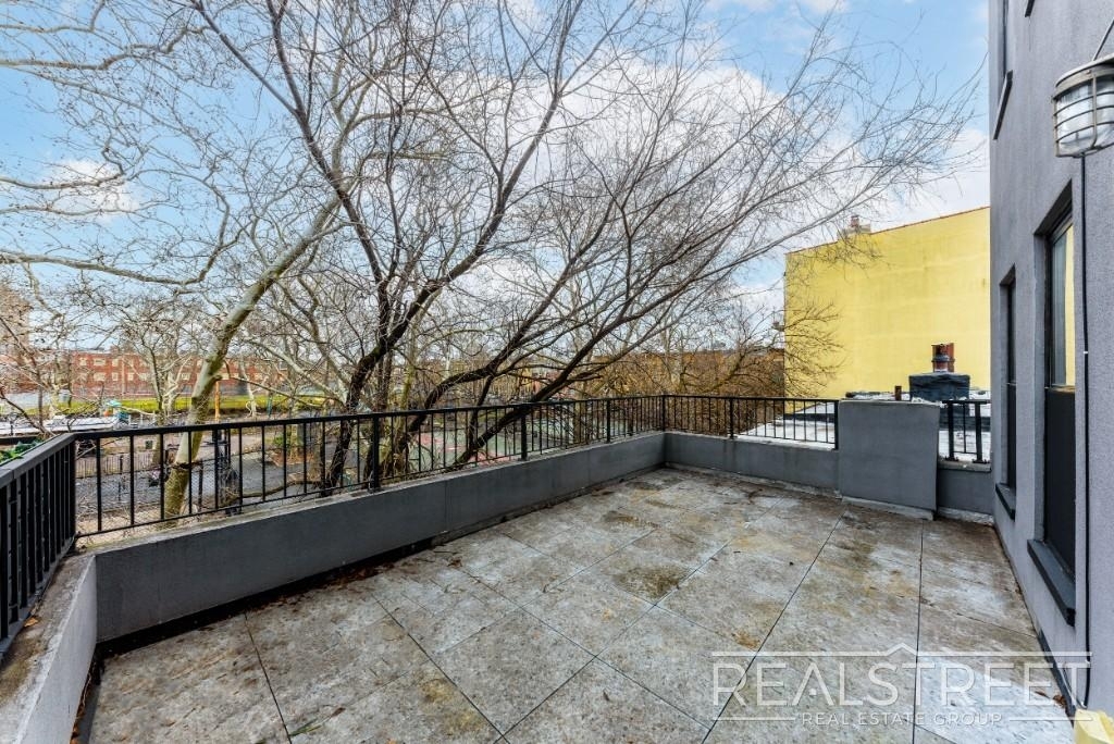 645 Knickerbocker Ave - Photo 5