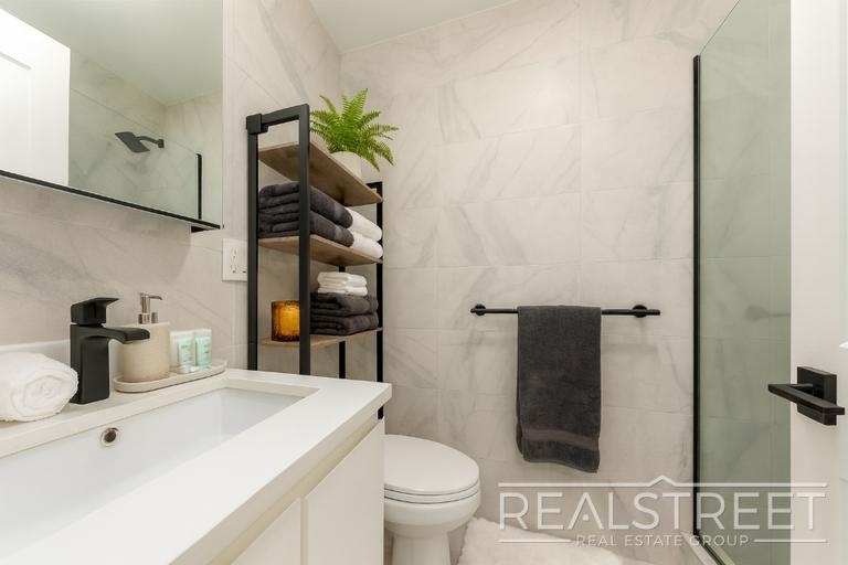 645 Knickerbocker Ave - Photo 6