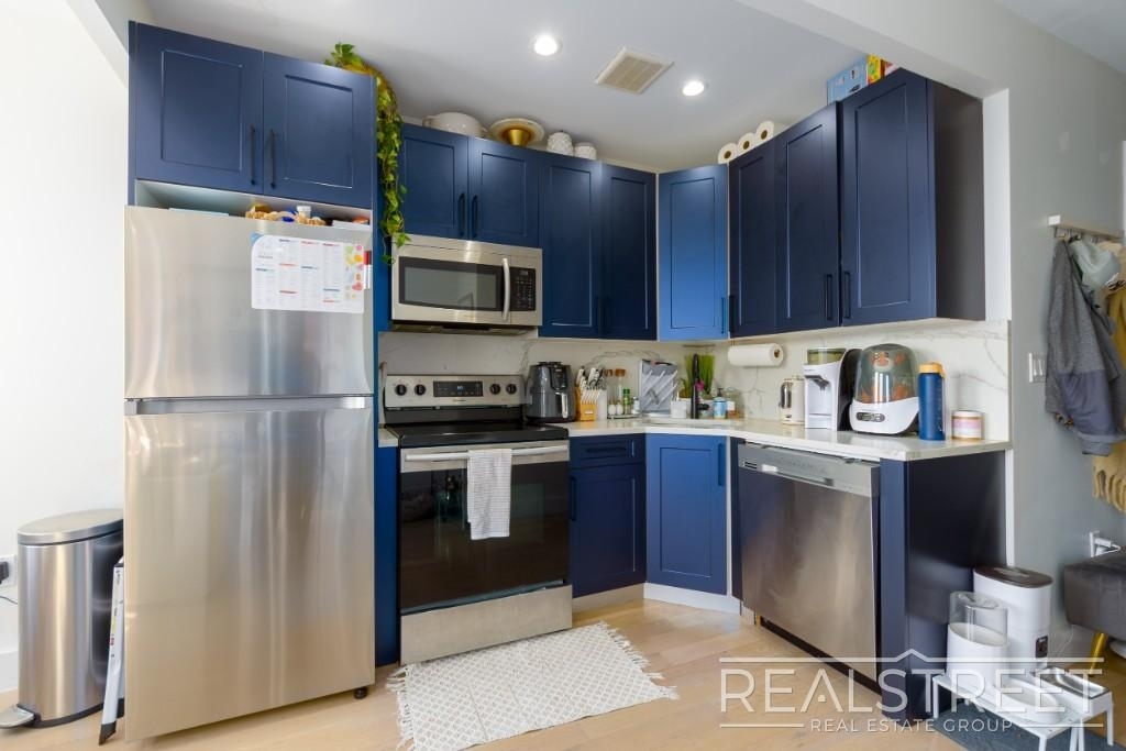 645 Knickerbocker Ave - Photo 2