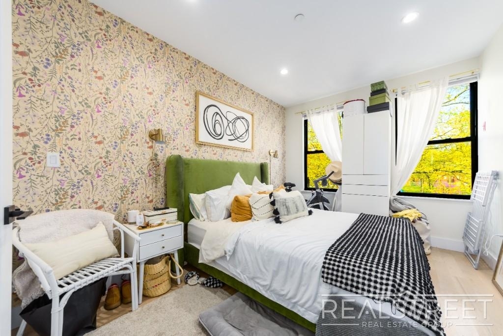 645 Knickerbocker Ave - Photo 3
