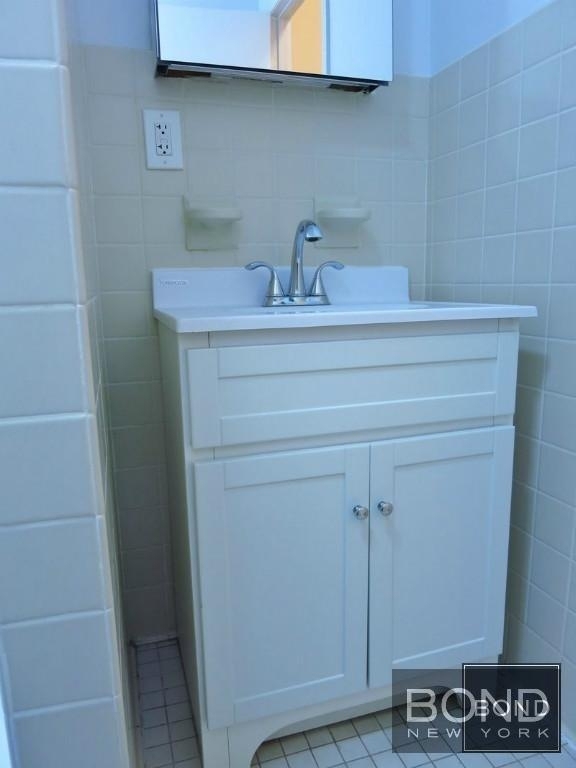 East 74th Street - Photo 12