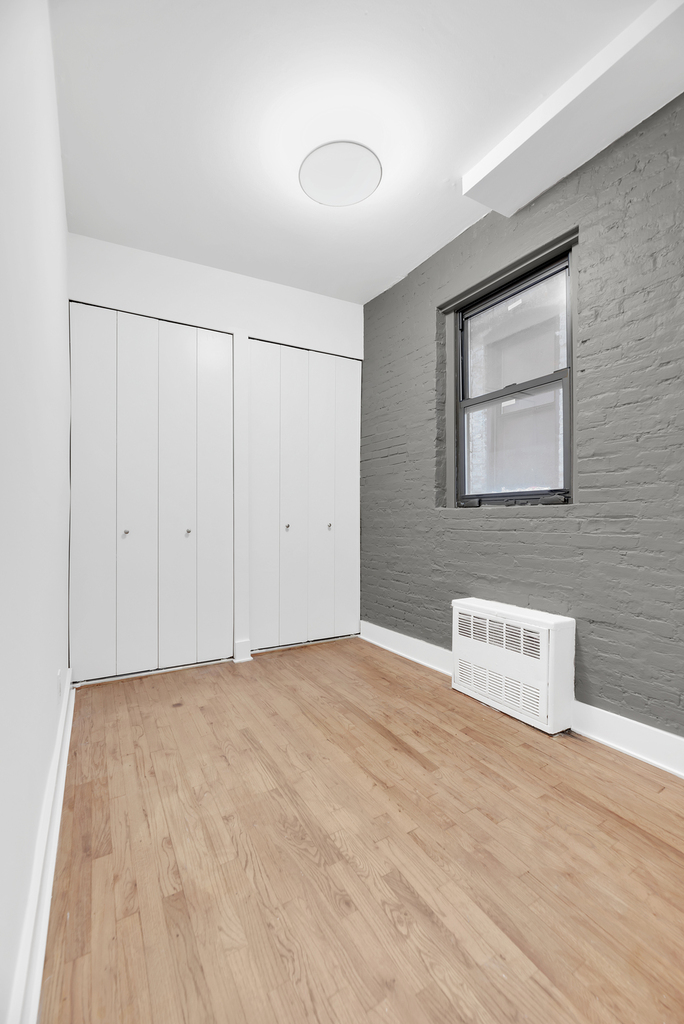 East 95th Street - Photo 5