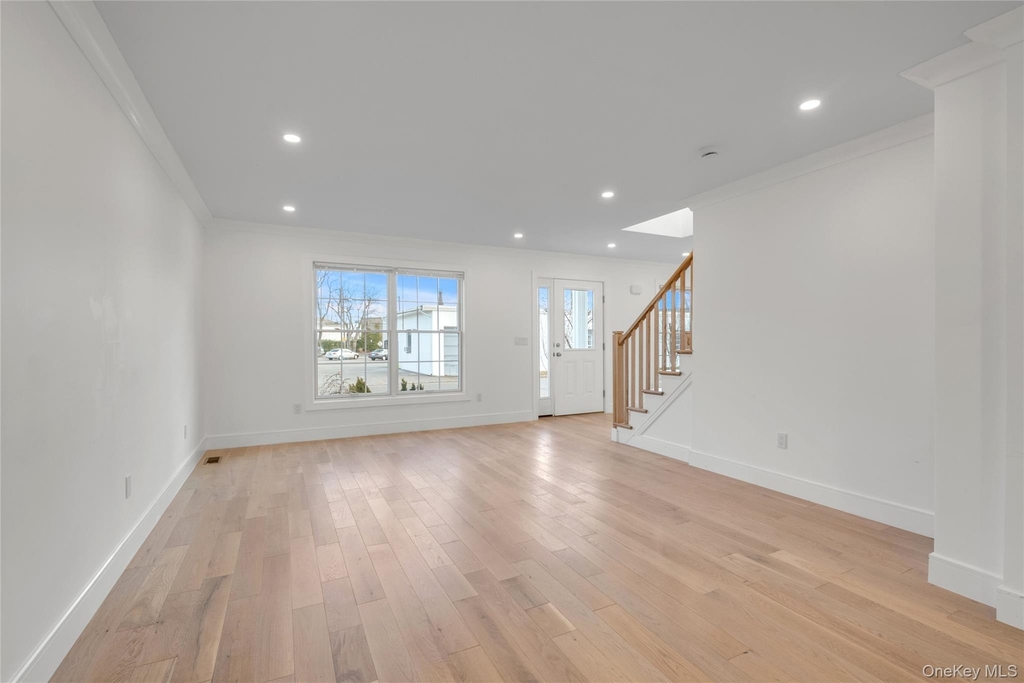 1 Manhasset Avenue - Photo 8