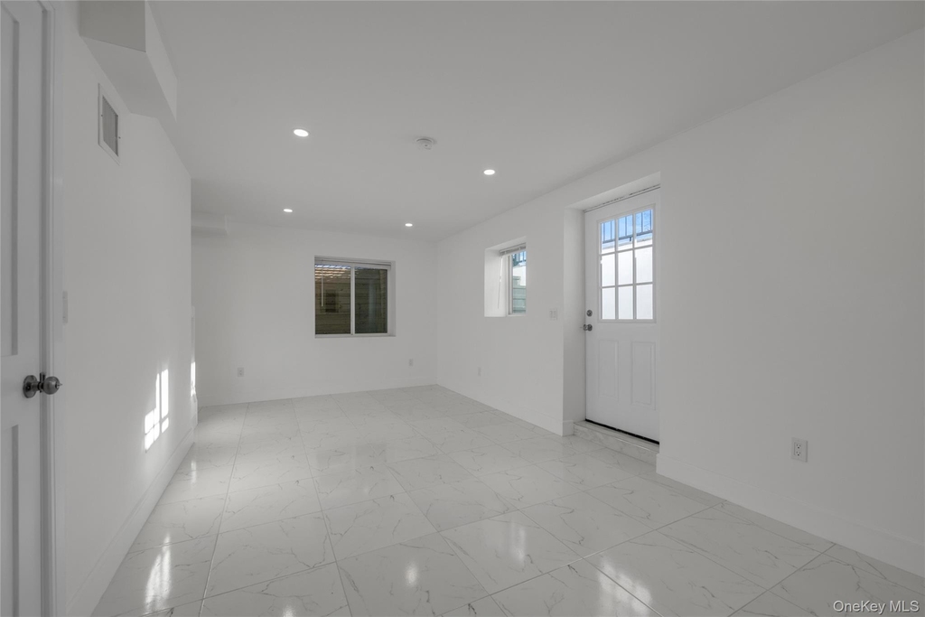 1 Manhasset Avenue - Photo 24