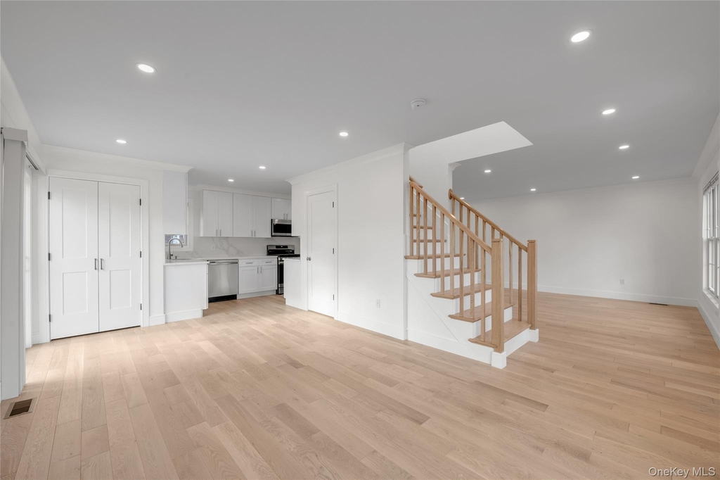 1 Manhasset Avenue - Photo 15