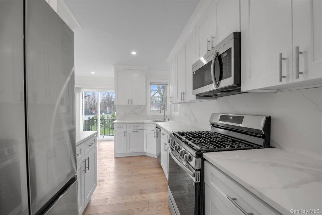 1 Manhasset Avenue - Photo 14
