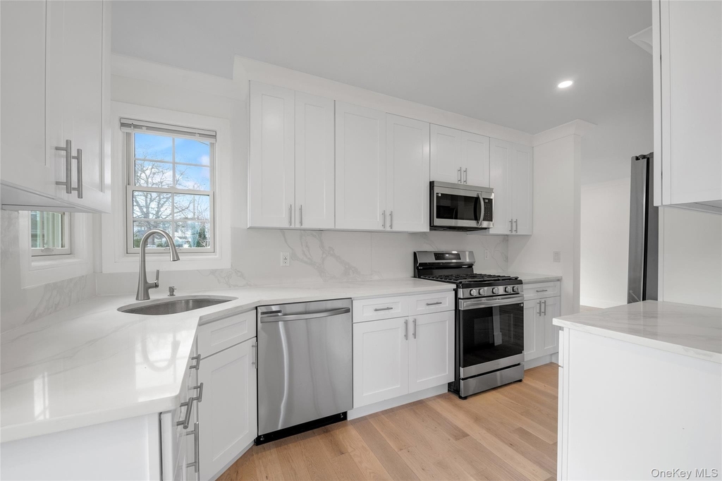 1 Manhasset Avenue - Photo 13