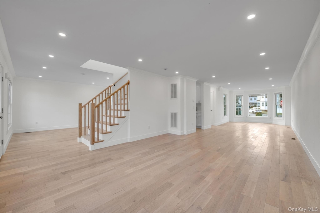 1 Manhasset Avenue - Photo 6