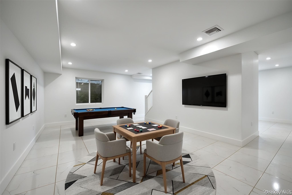 1 Manhasset Avenue - Photo 2