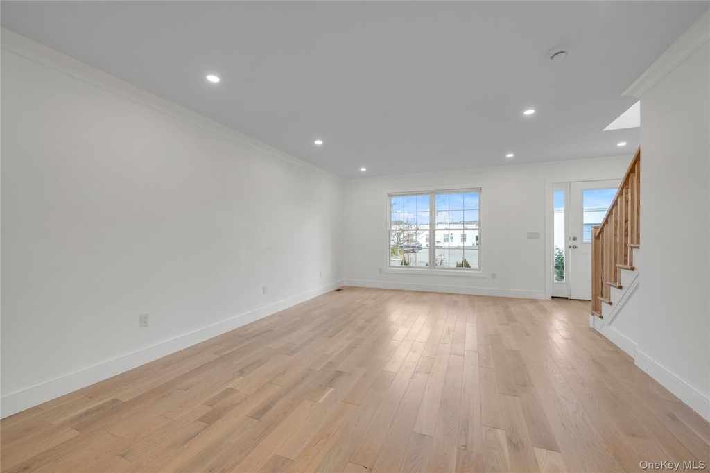 1 Manhasset Avenue - Photo 9