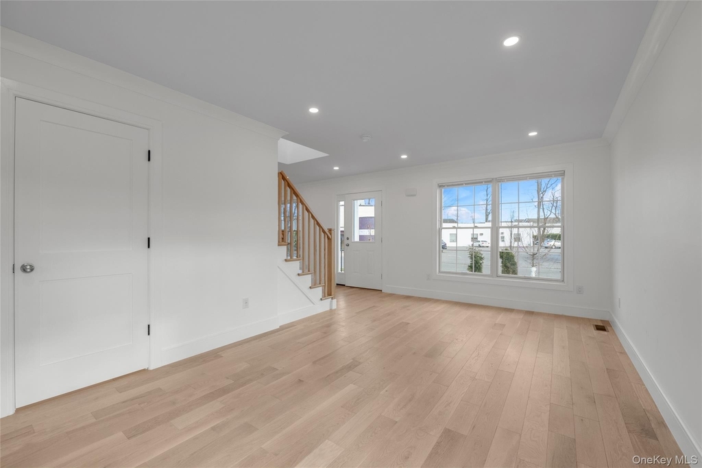 1 Manhasset Avenue - Photo 11