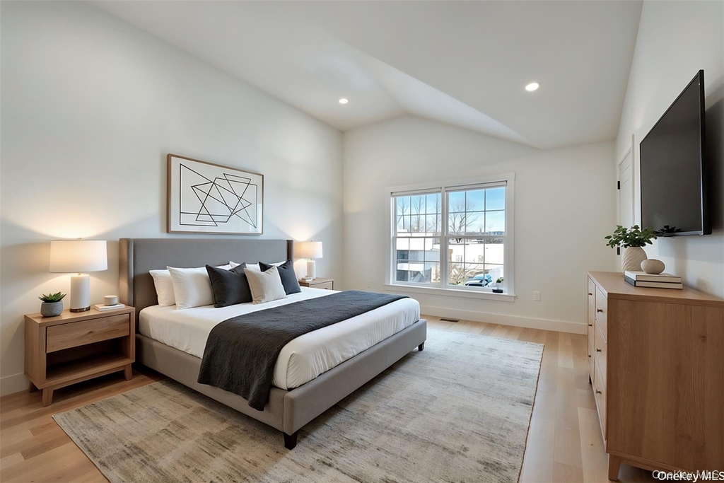 1 Manhasset Avenue - Photo 1