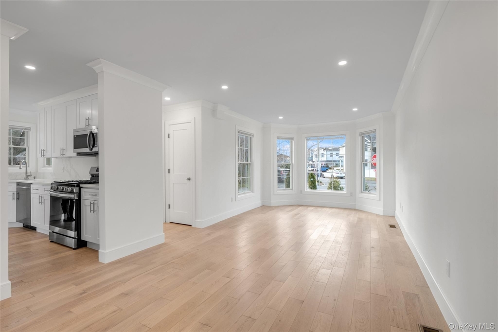 1 Manhasset Avenue - Photo 7
