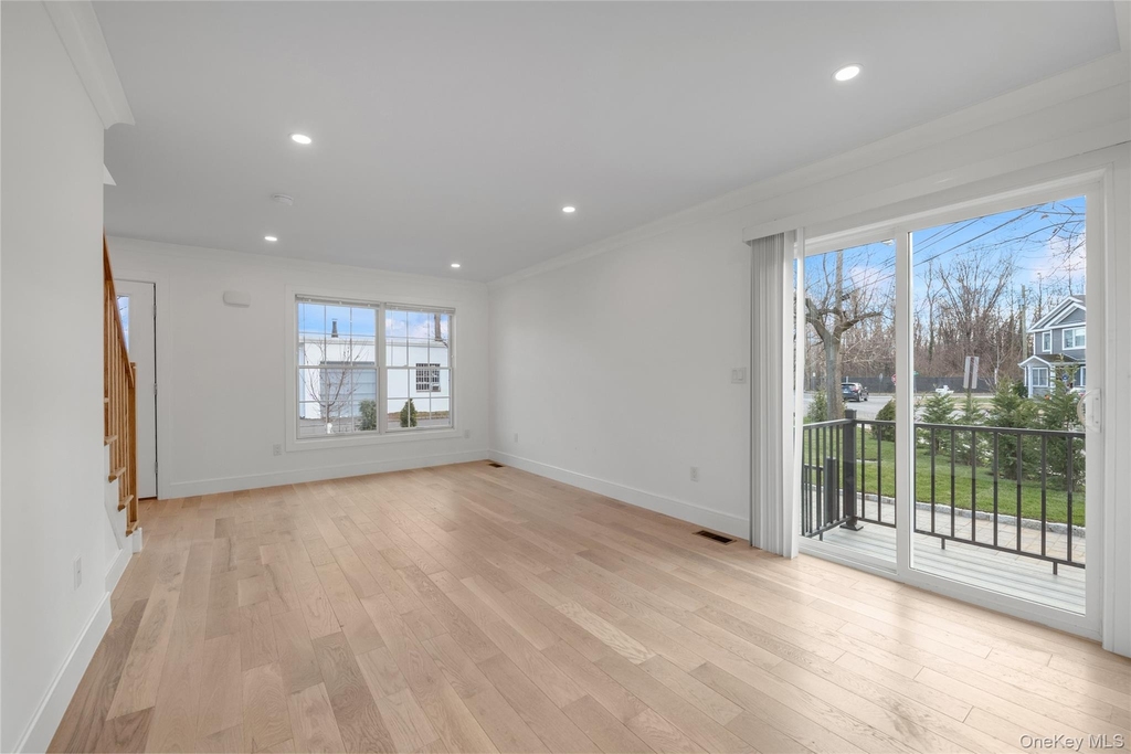 1 Manhasset Avenue - Photo 12