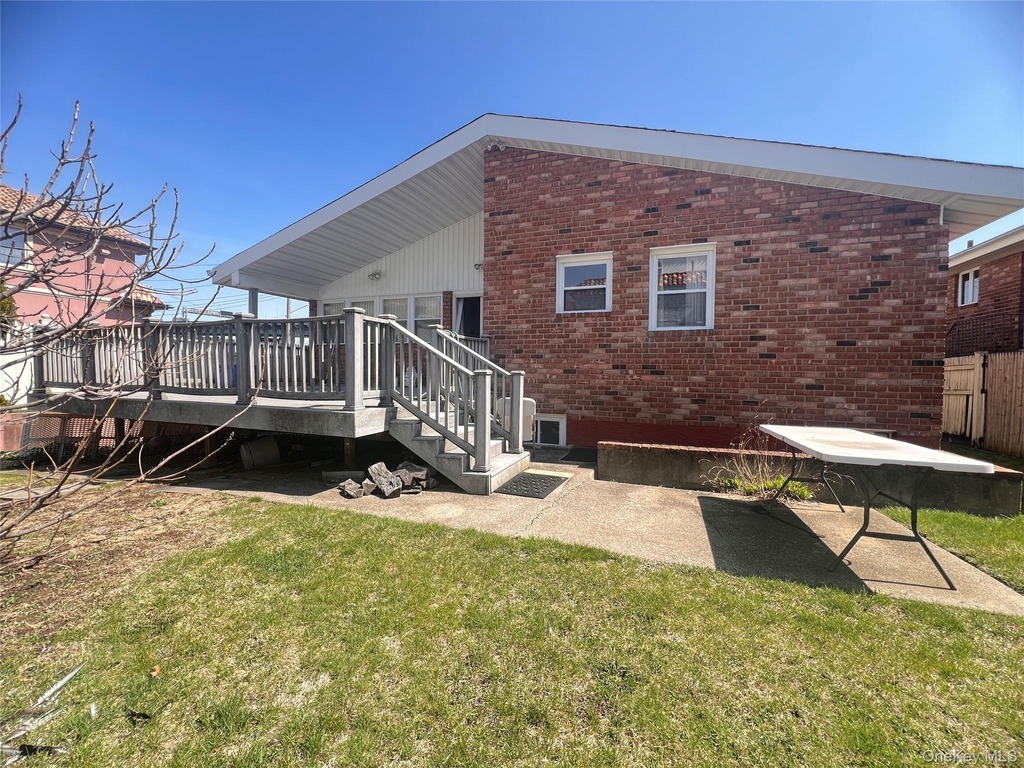 12-14 Utopia Parkway - Photo 1