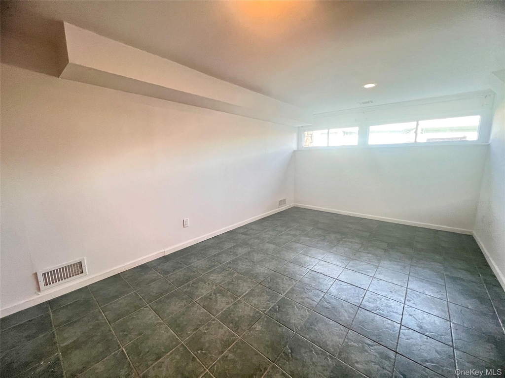 12-14 Utopia Parkway - Photo 8