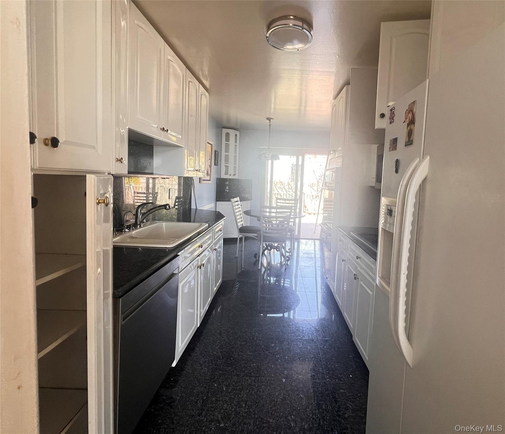 12-14 Utopia Parkway - Photo 9