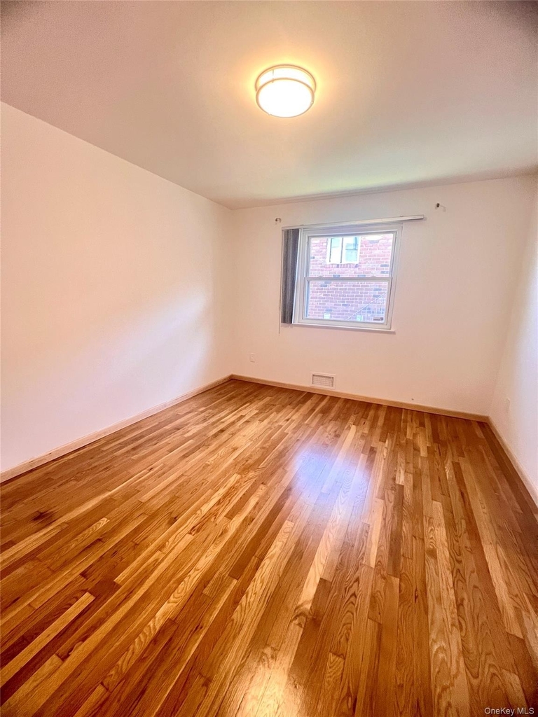 12-14 Utopia Parkway - Photo 4