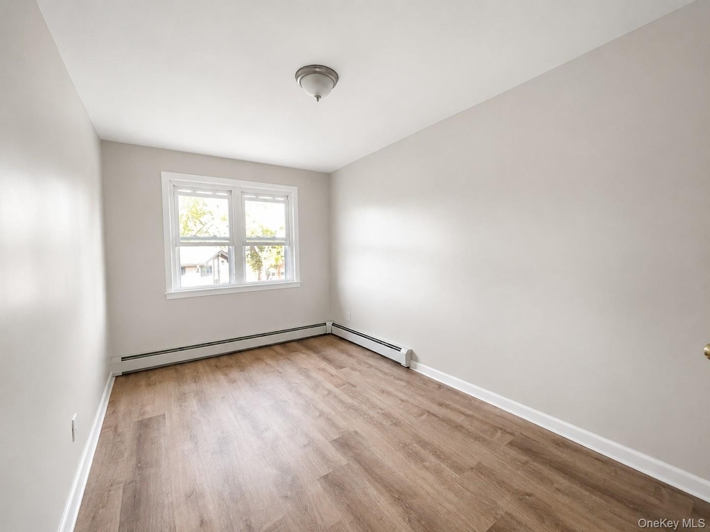 70-65 Walnut Street - Photo 4