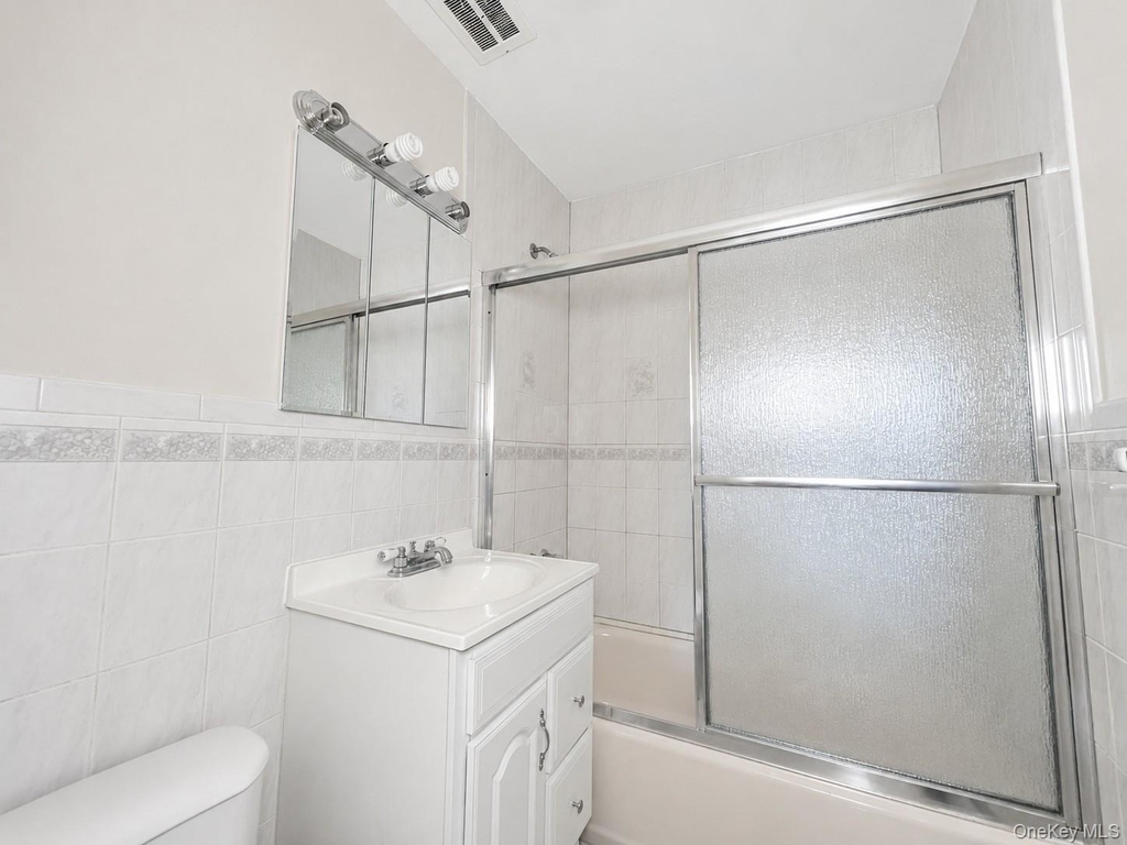 70-65 Walnut Street - Photo 5