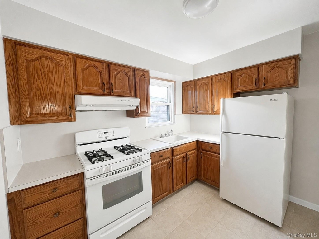 70-65 Walnut Street - Photo 1