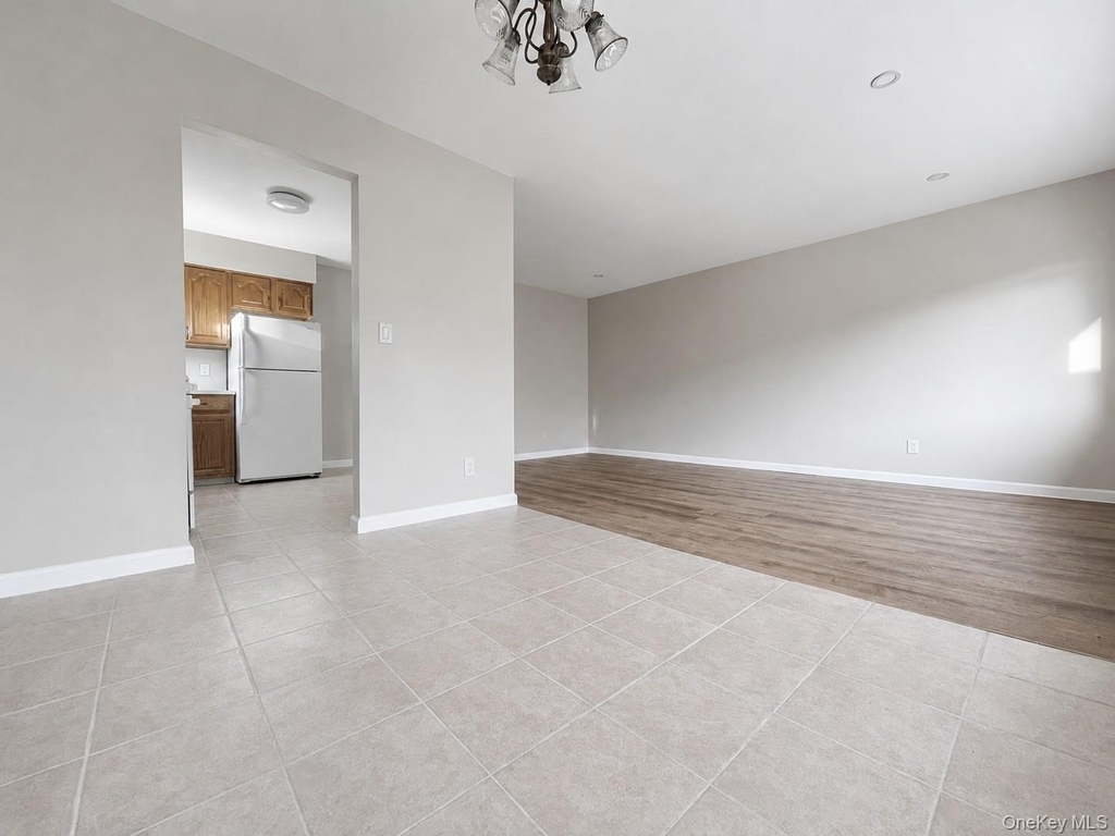 70-65 Walnut Street - Photo 2