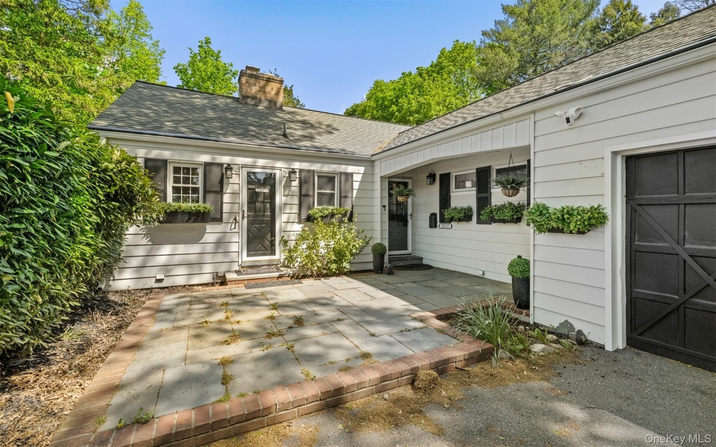 194 W Neck Road - Photo 1