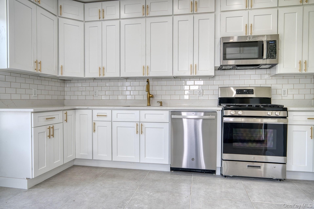 71 Lenox Avenue - Photo 2