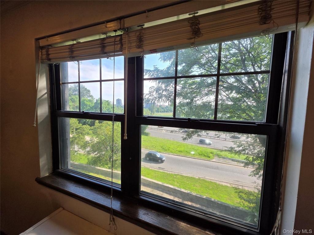 66-01 Park Drive East - Photo 3