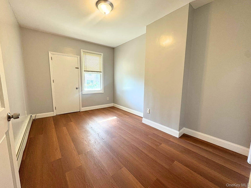 20-12 123rd Street - Photo 4