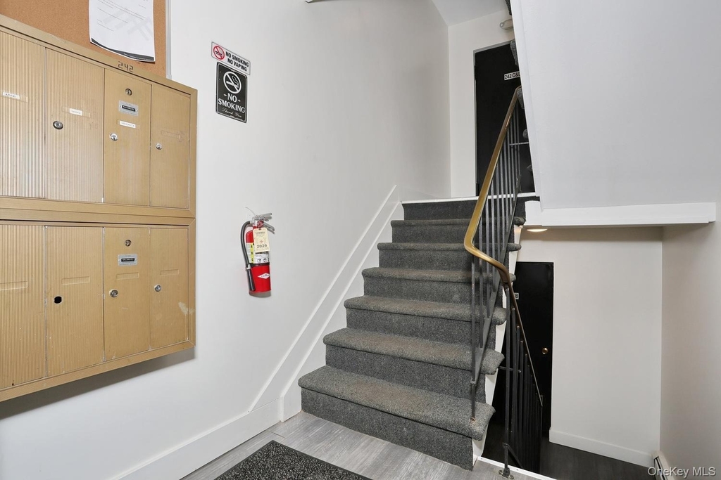 242 Kearsing Parkway - Photo 2